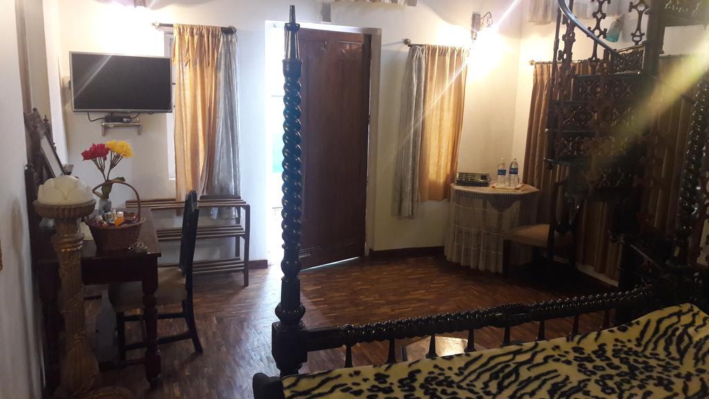 The Red House Bed & Breakfast Ооти Екстериор снимка