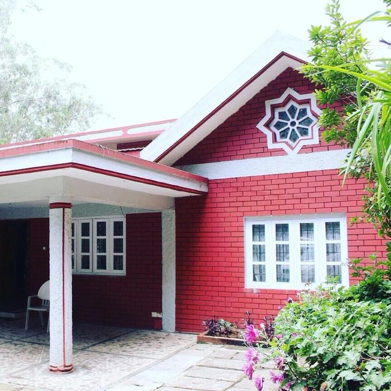 The Red House Bed & Breakfast Ооти Екстериор снимка