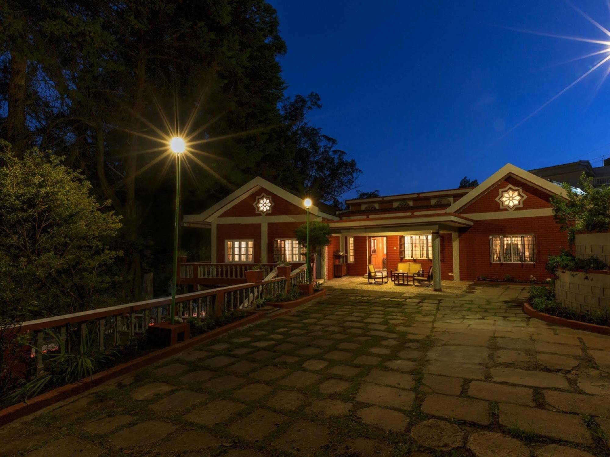The Red House Bed & Breakfast Ооти Екстериор снимка
